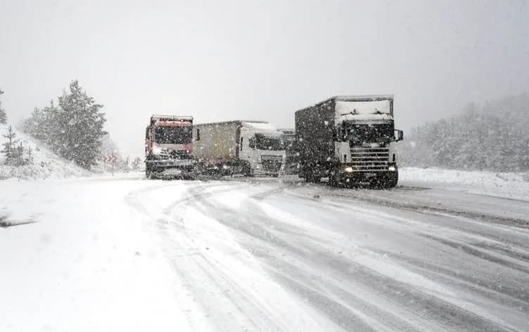 ئەمریکا پاککردنەوەی مین لە تەنگەی هورموز دەست پێدەکات لە کاتێکدا Trump ئێرانی بە "بەتوندی شکستخواردوو" وەسف دەکات